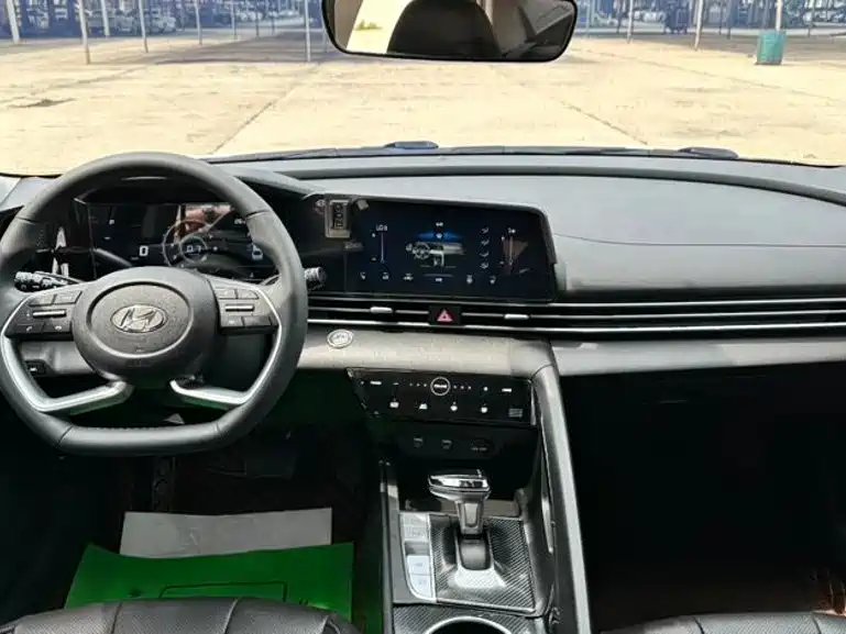 Hyundai Elantra — миниатюра 18