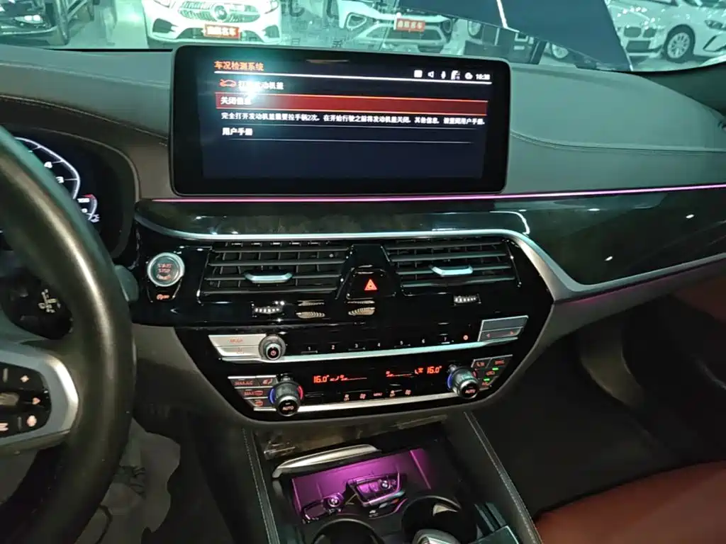BMW 5 Series — миниатюра 13