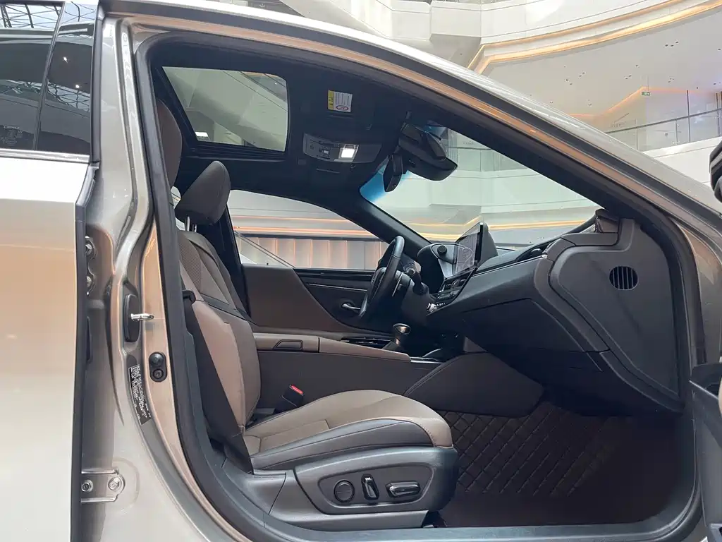 Lexus ES — миниатюра 12