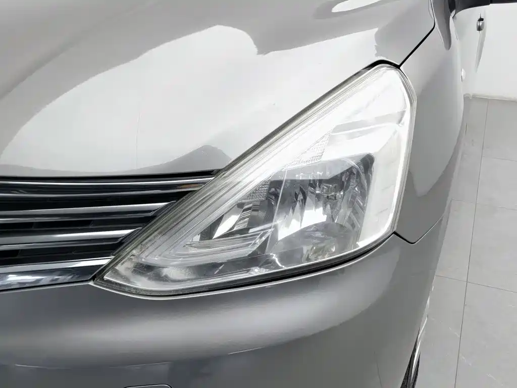 Nissan Livina — миниатюра 7
