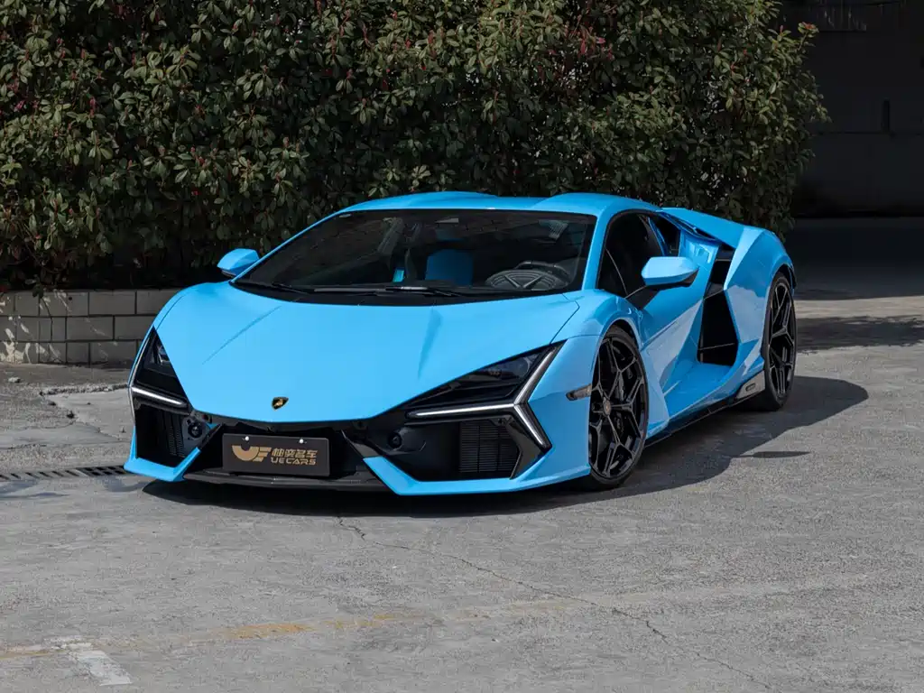 LAMBORGHINI REVUELTO