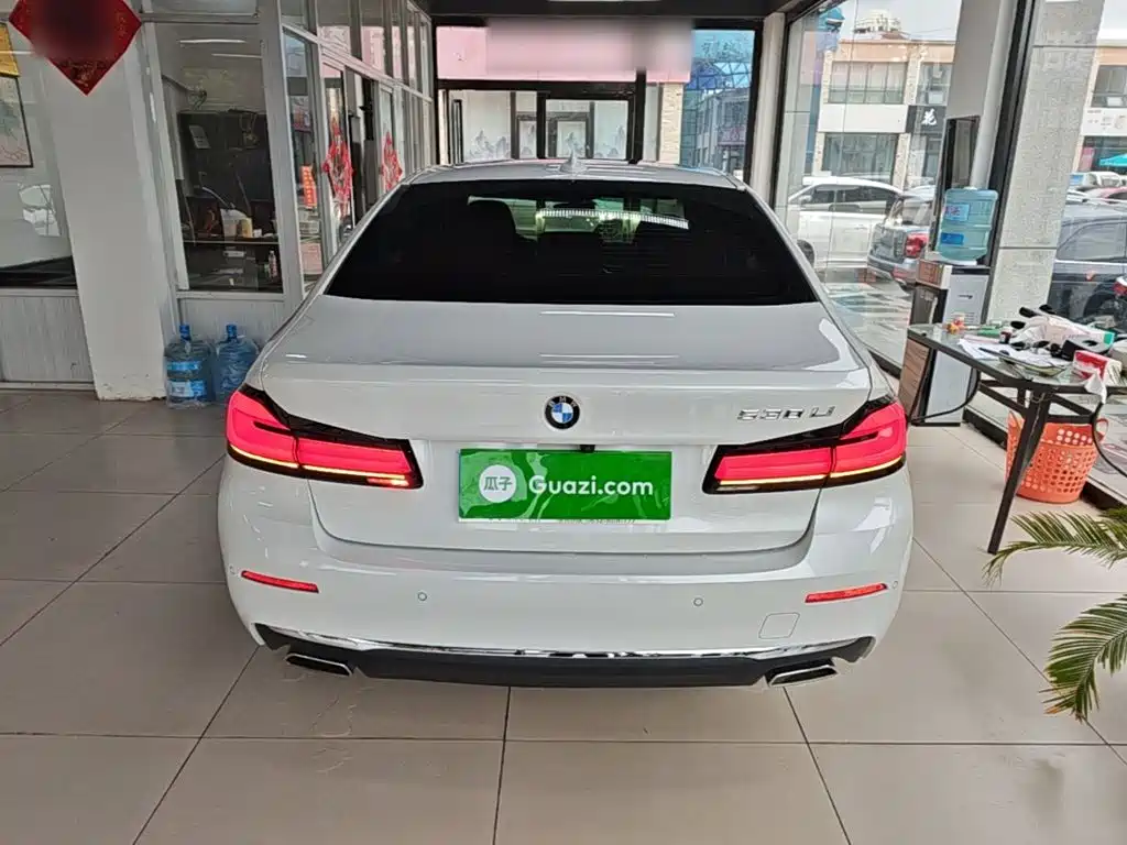 BMW 5 Series — миниатюра 6