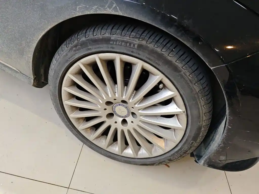 Mercedes-Benz E-Class — миниатюра 8