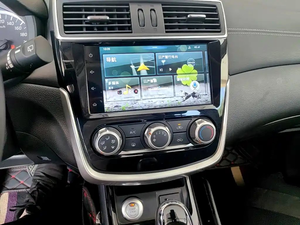 Nissan Tiida — миниатюра 13