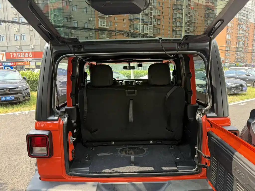 Jeep Wrangler — миниатюра 8