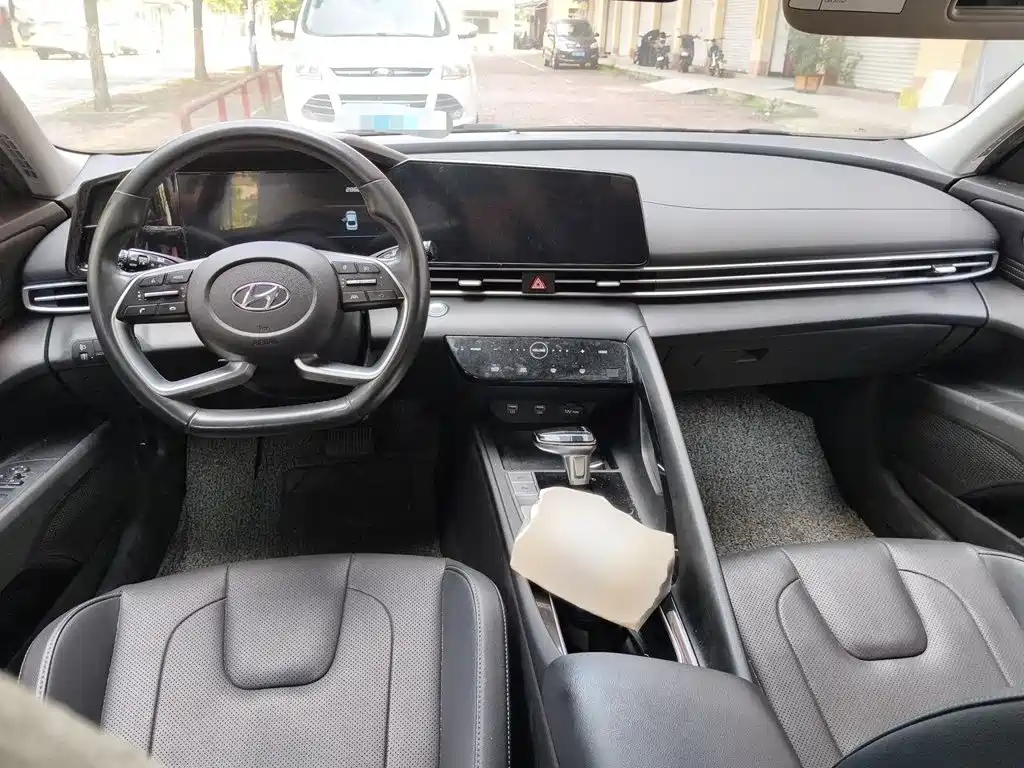 Hyundai Elantra — миниатюра 12