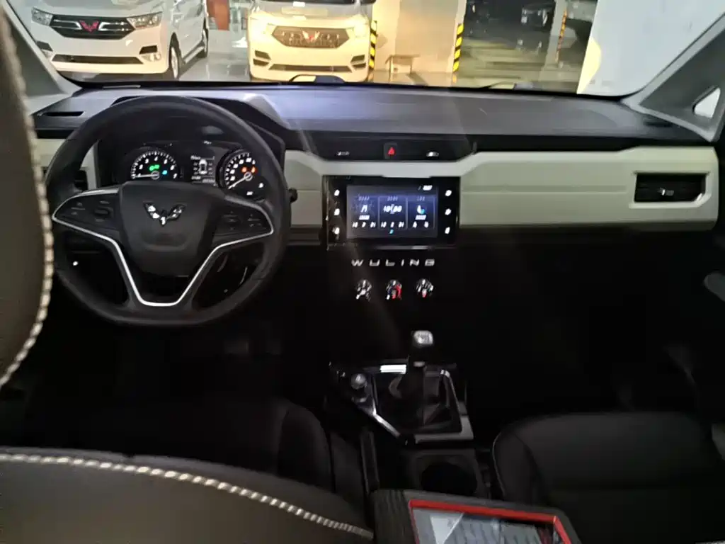 Wuling Hongguang PLUS — миниатюра 10