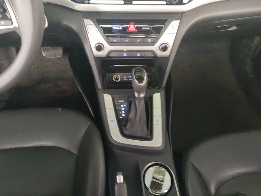 Hyundai Elantra — миниатюра 14