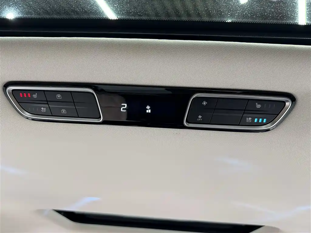 GAC Motor Trumpchi E8 PHEV — миниатюра 21