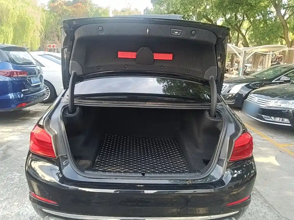 BMW 5 Series — миниатюра 19