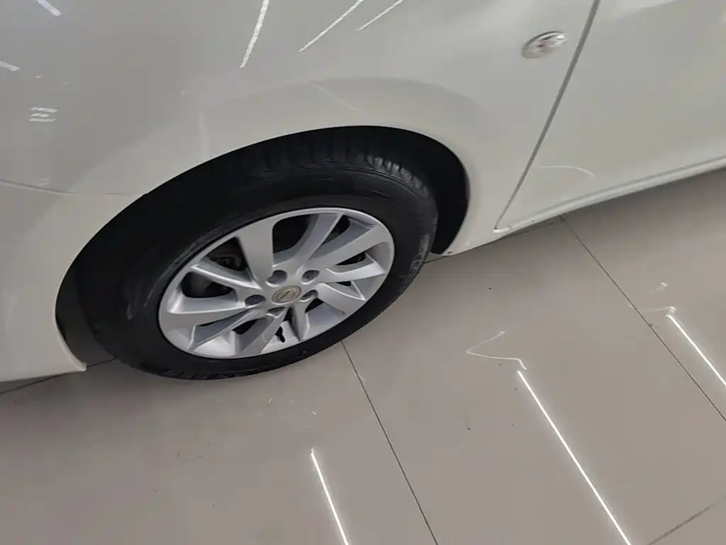 Nissan Tiida — миниатюра 23