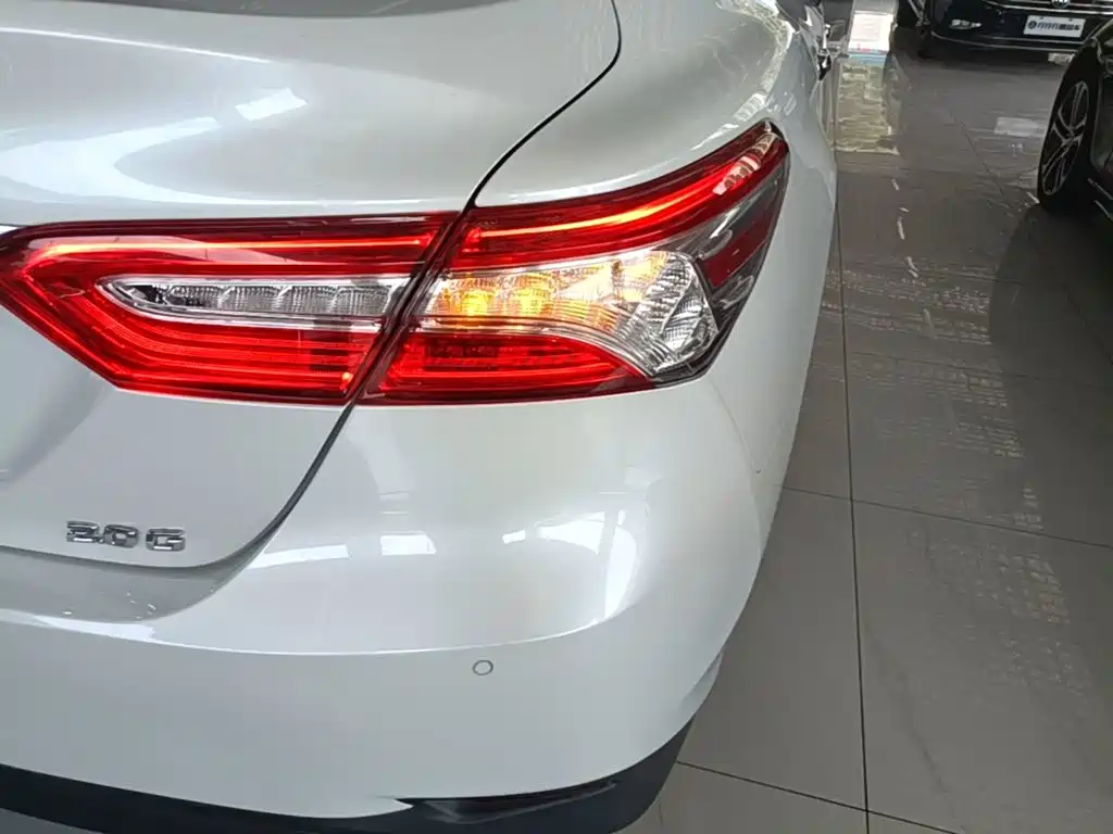 Toyota Camry — миниатюра 8