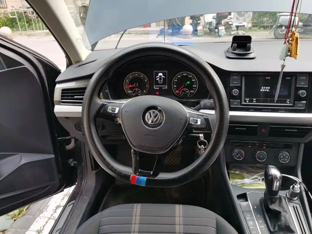 Volkswagen Lavida — миниатюра 6