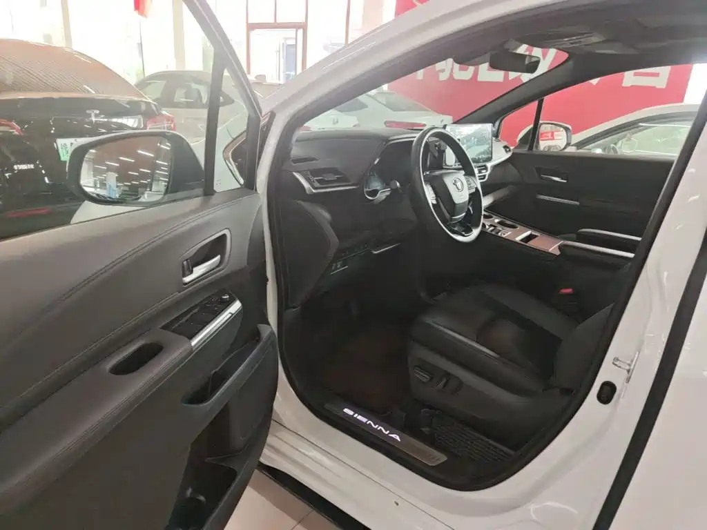 Toyota Sienna — миниатюра 16