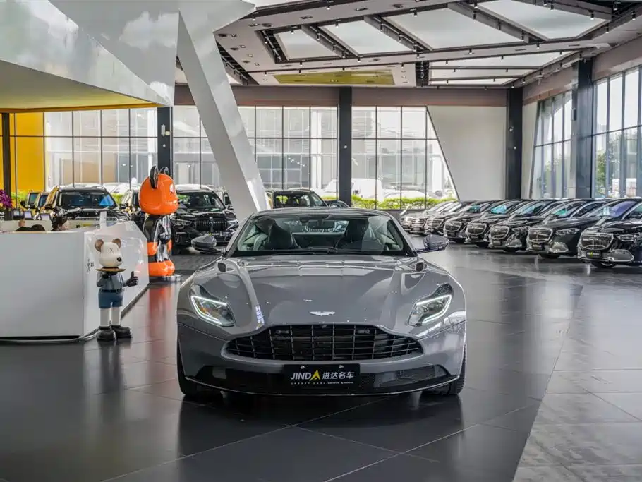 ASTON MARTIN  DB11