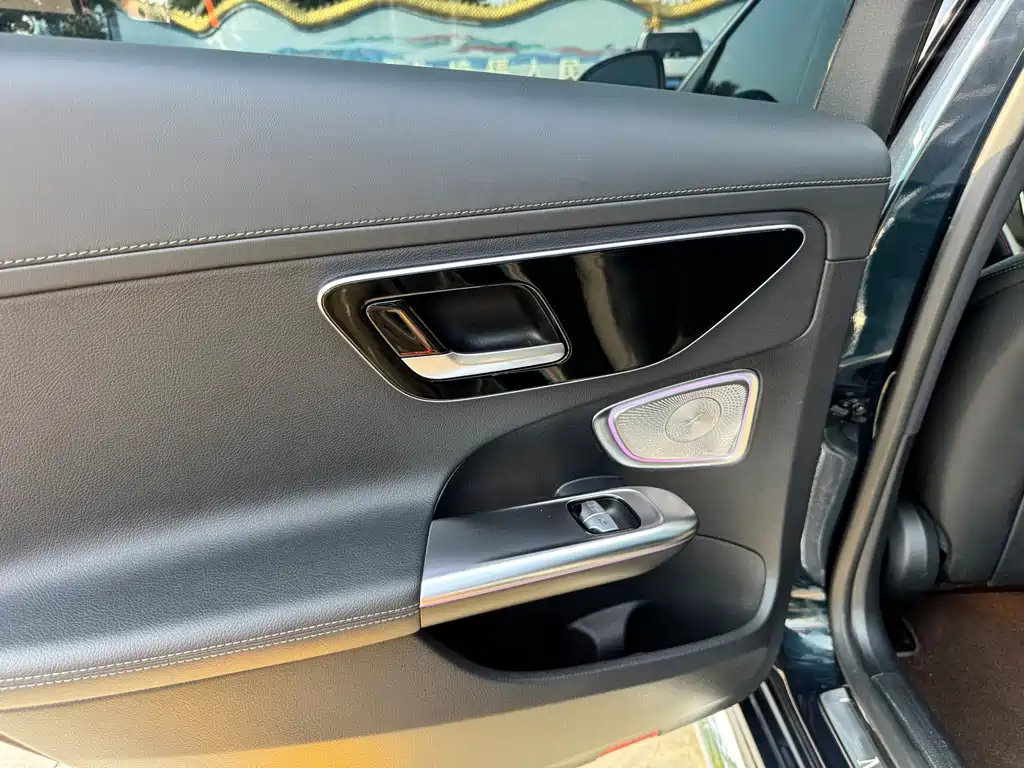 Mercedes-Benz C-Class — миниатюра 13