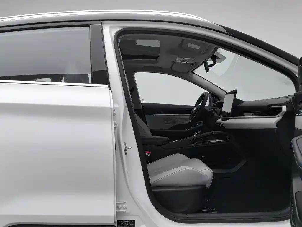 Geely Binyue — миниатюра 23