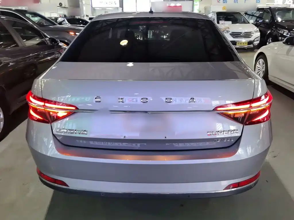 Skoda Superb — миниатюра 6