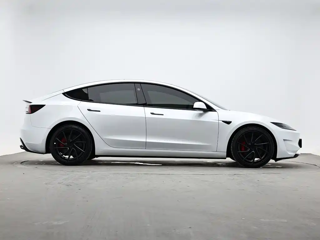 Tesla Model 3 — миниатюра 6
