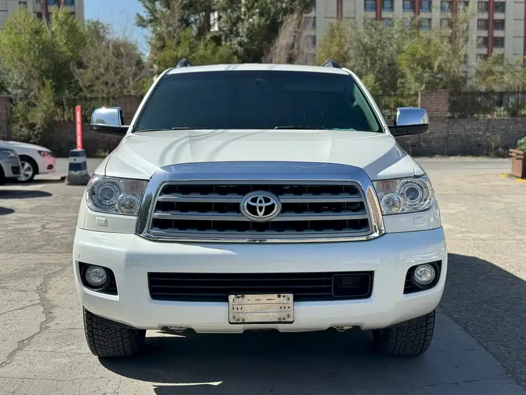Toyota Sequoia — миниатюра 2
