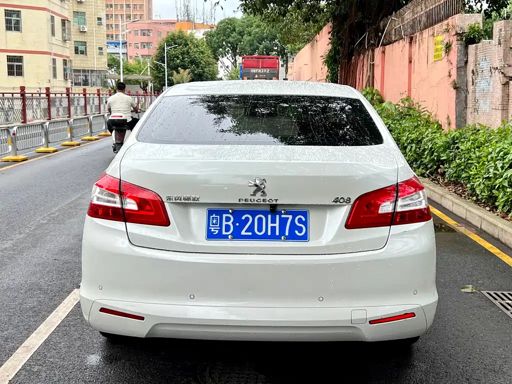Peugeot 408 2015 1.2T AT Luxury