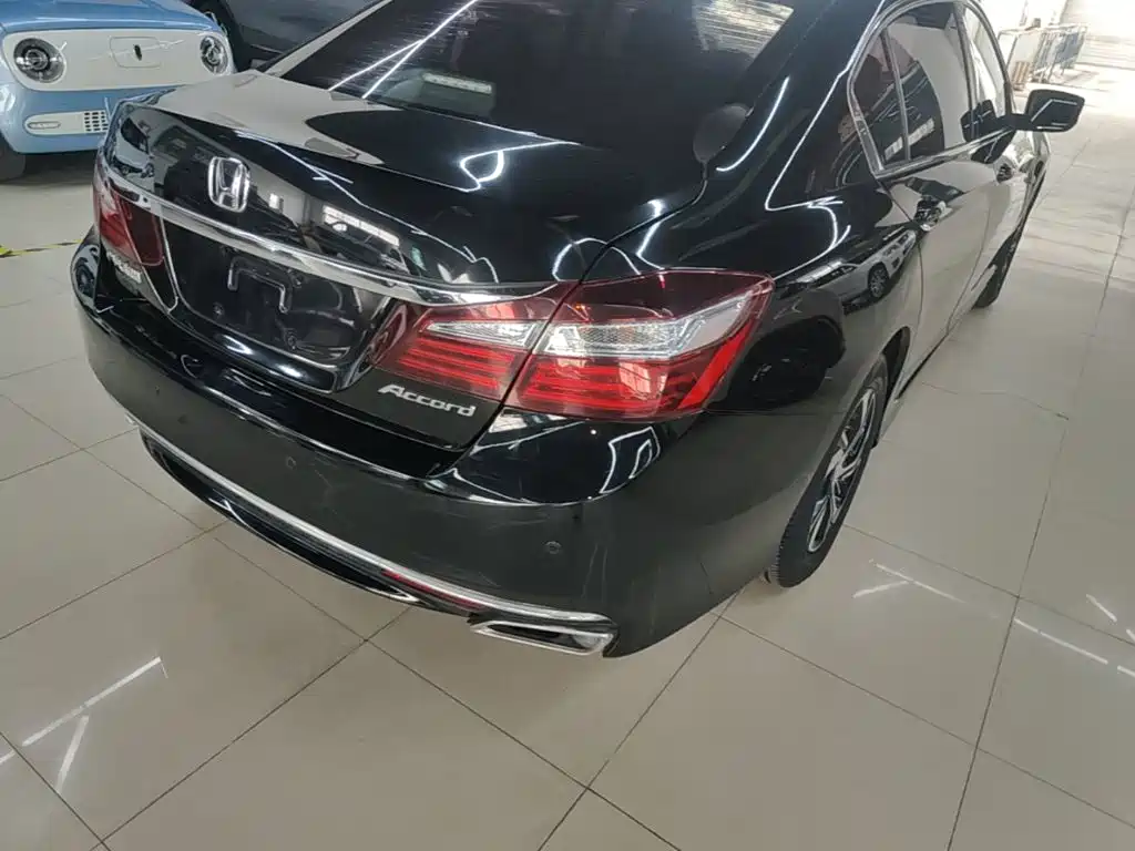 Honda Accord — миниатюра 8
