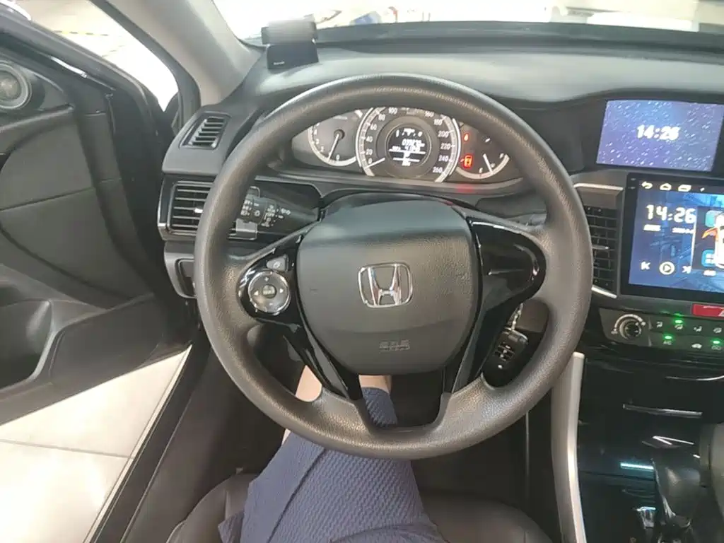 Honda Accord — миниатюра 11