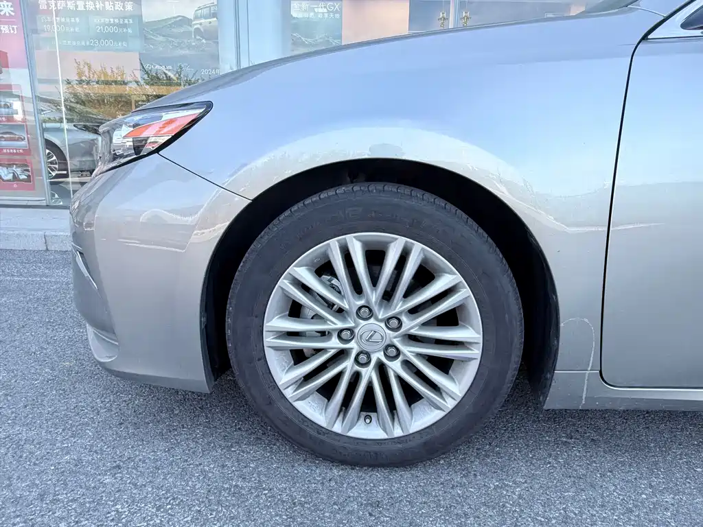Lexus ES — миниатюра 9