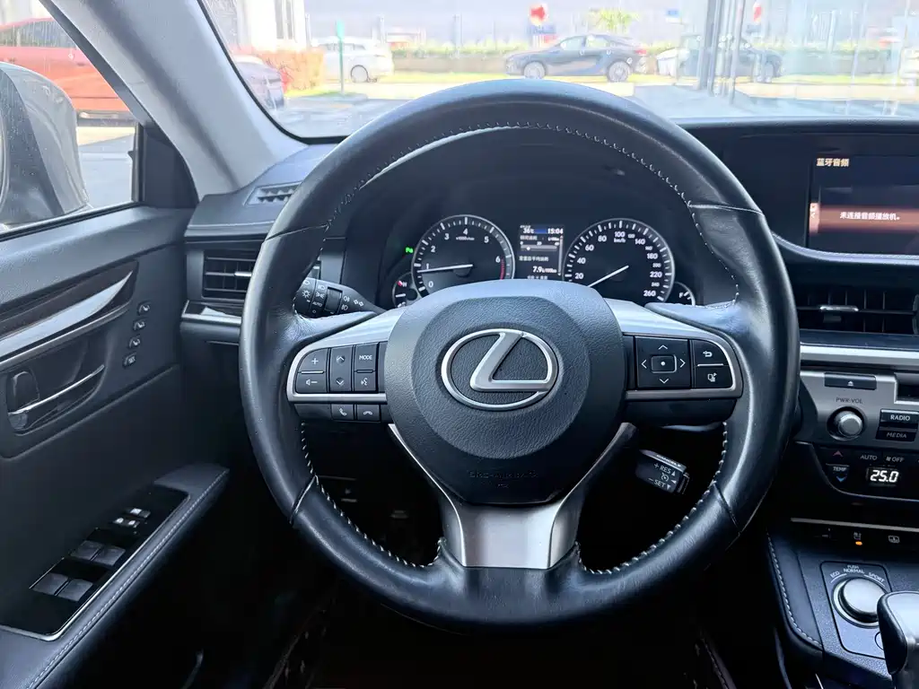 Lexus ES — миниатюра 4
