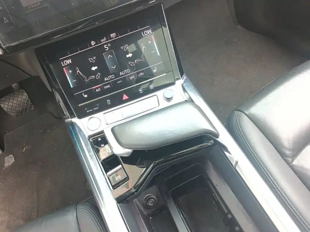 Audi e-tron (Import) — миниатюра 14