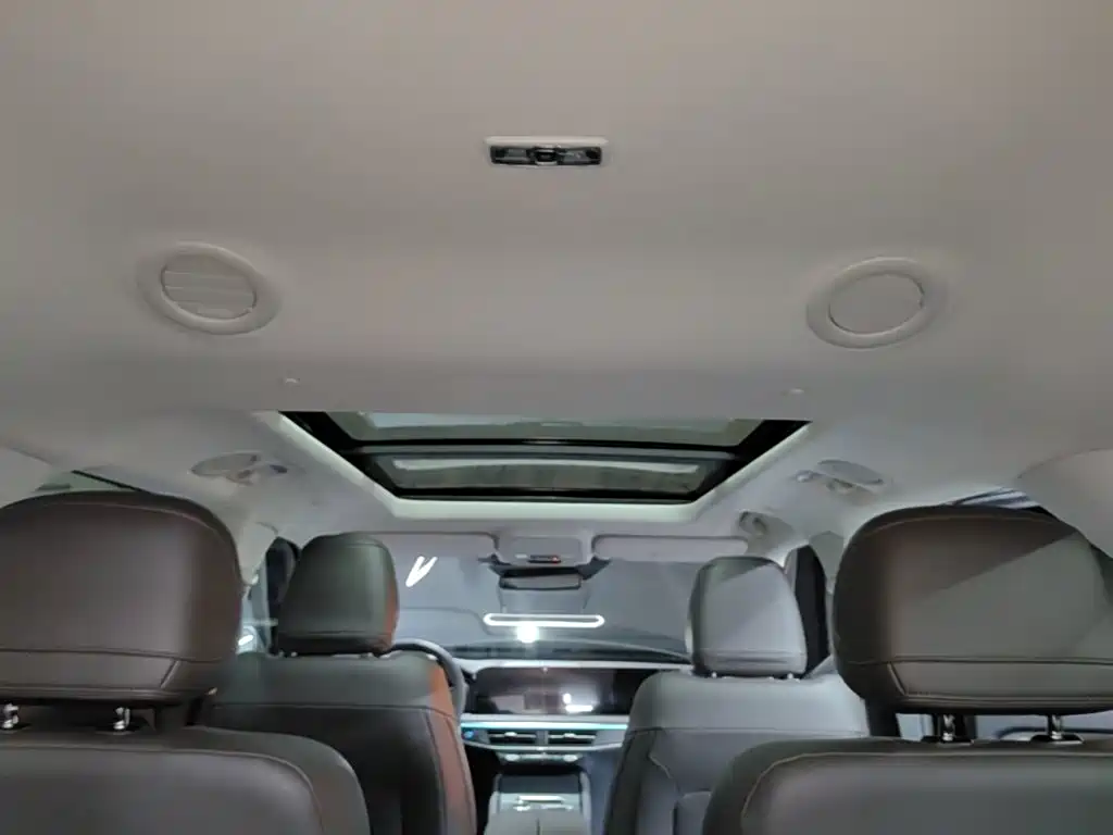 Ford Explorer — миниатюра 18