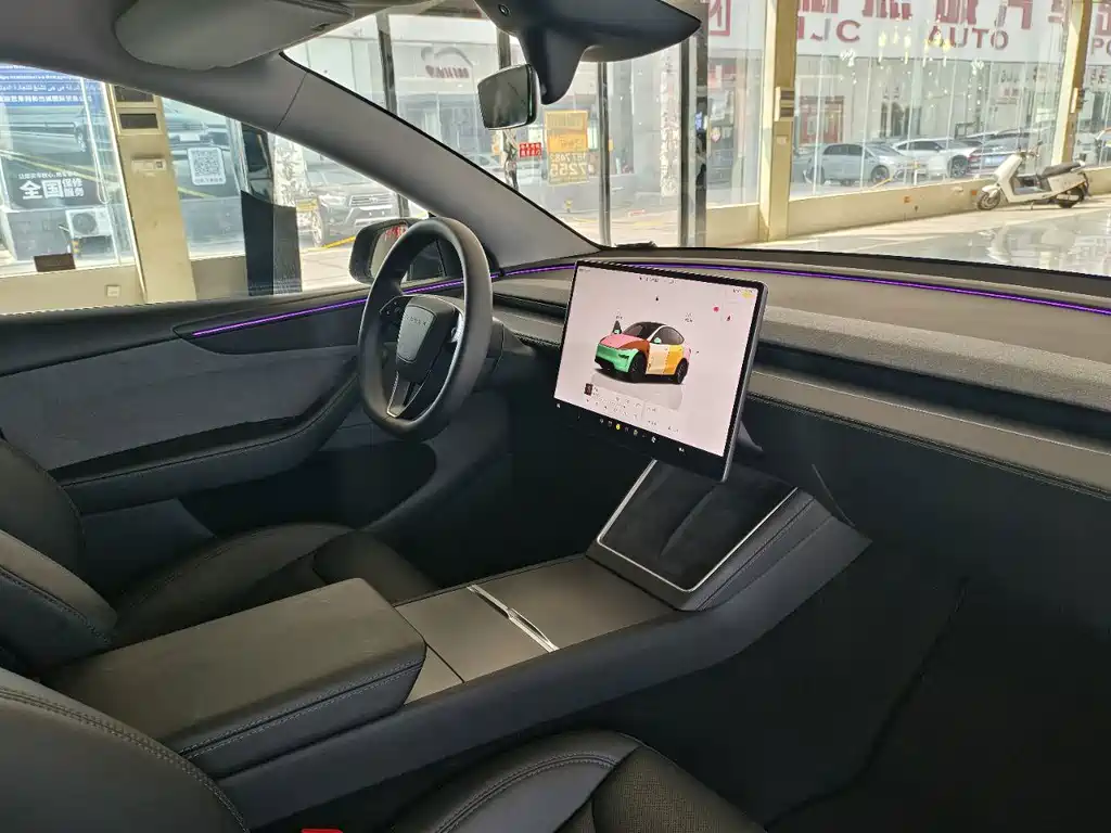 Tesla Model Y — миниатюра 21