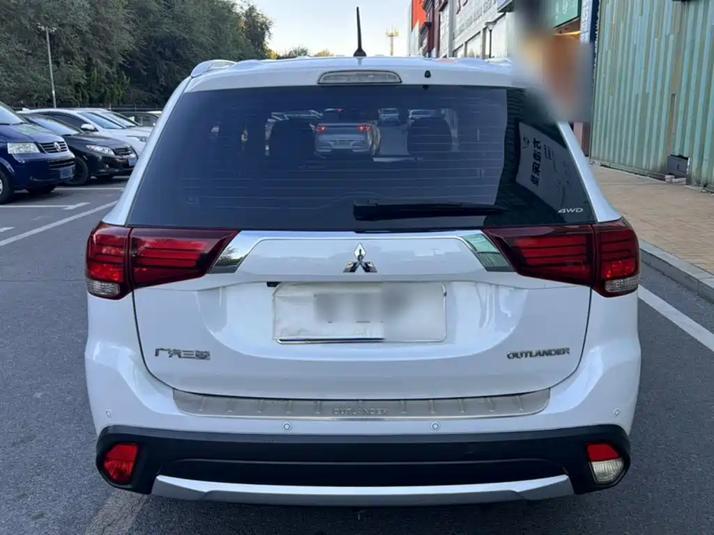 Mitsubishi Outlander — миниатюра 7