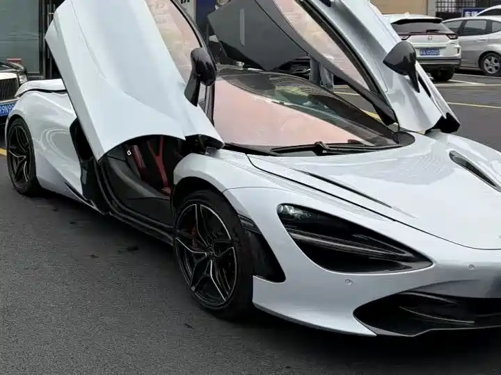 MCLAREN 720S