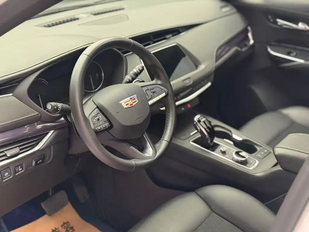 Cadillac XT4 2022 28T