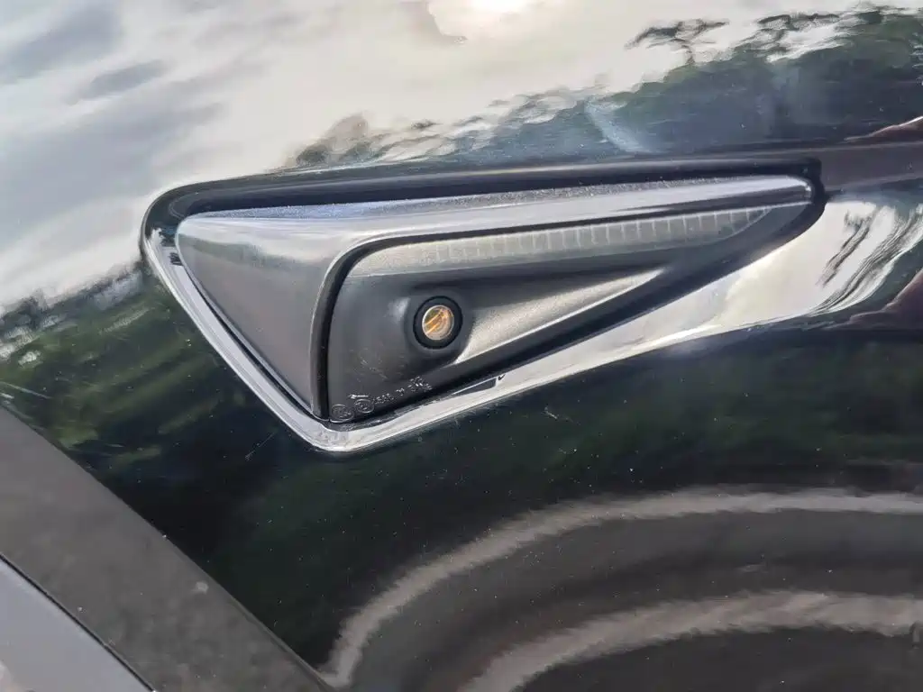 Tesla Model Y — миниатюра 30