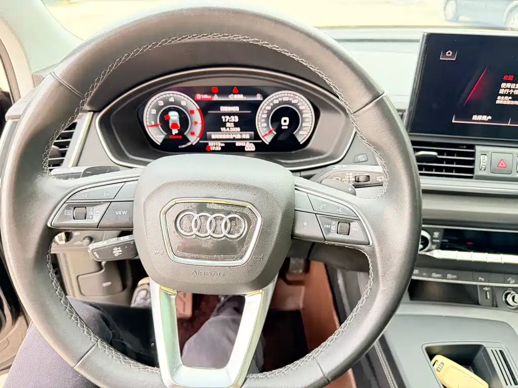 Audi Q5L - фото 7