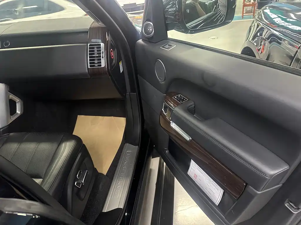 Land Rover Range Rover — миниатюра 4