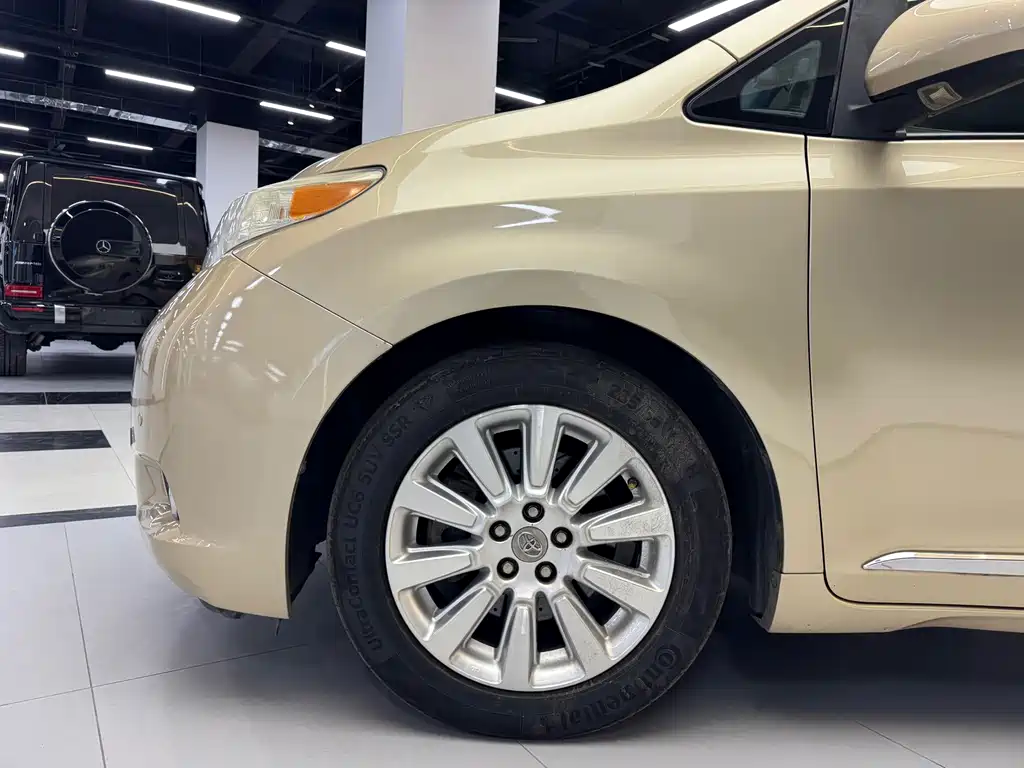 Toyota Sienna — миниатюра 5