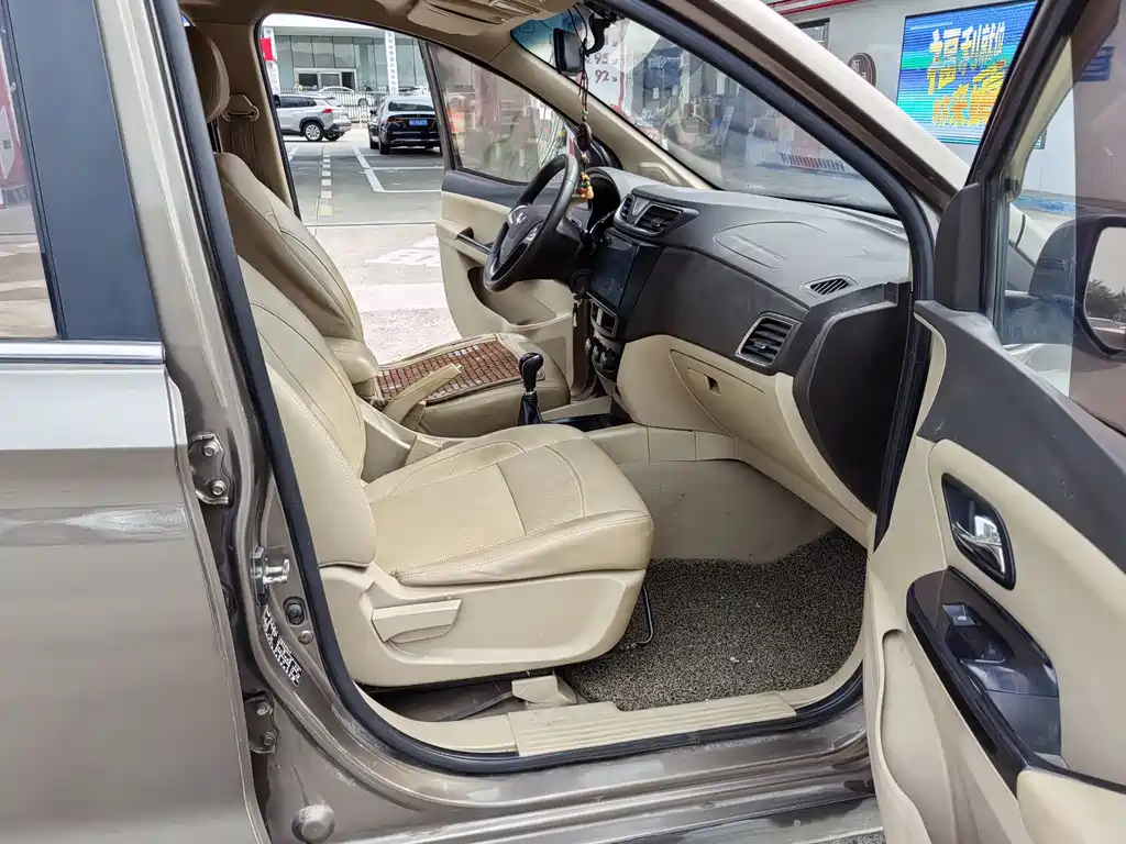 Wuling Hongguang — миниатюра 9