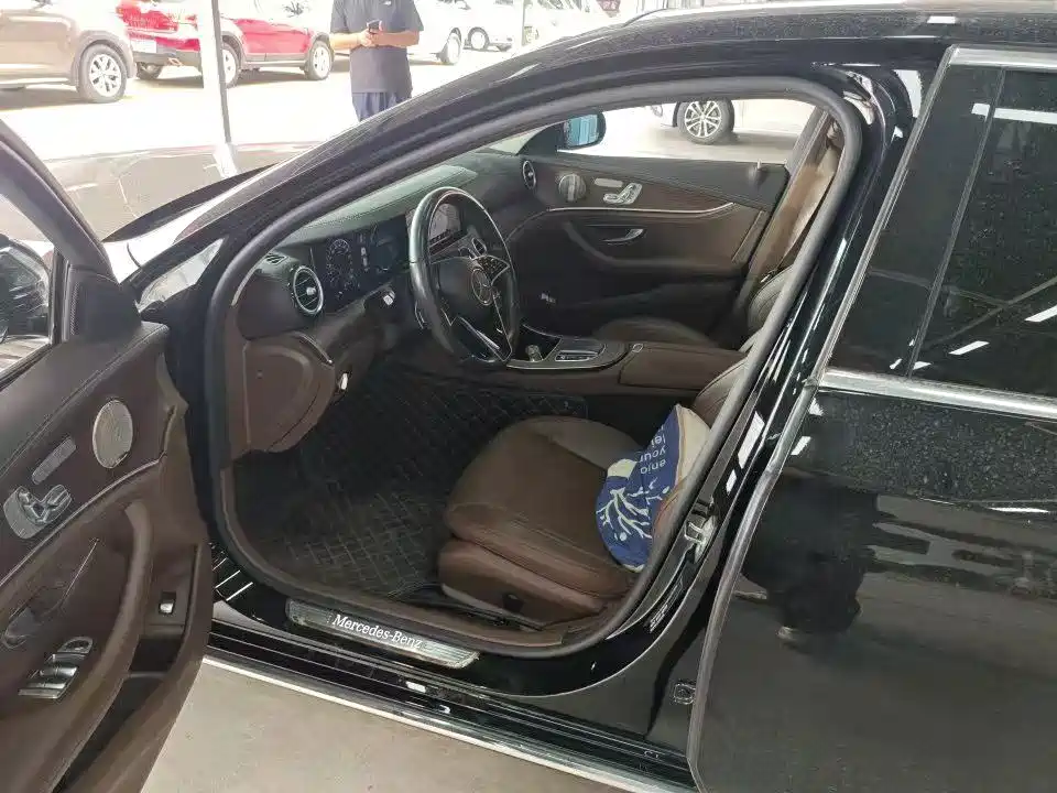 Mercedes-Benz E-Class — миниатюра 2