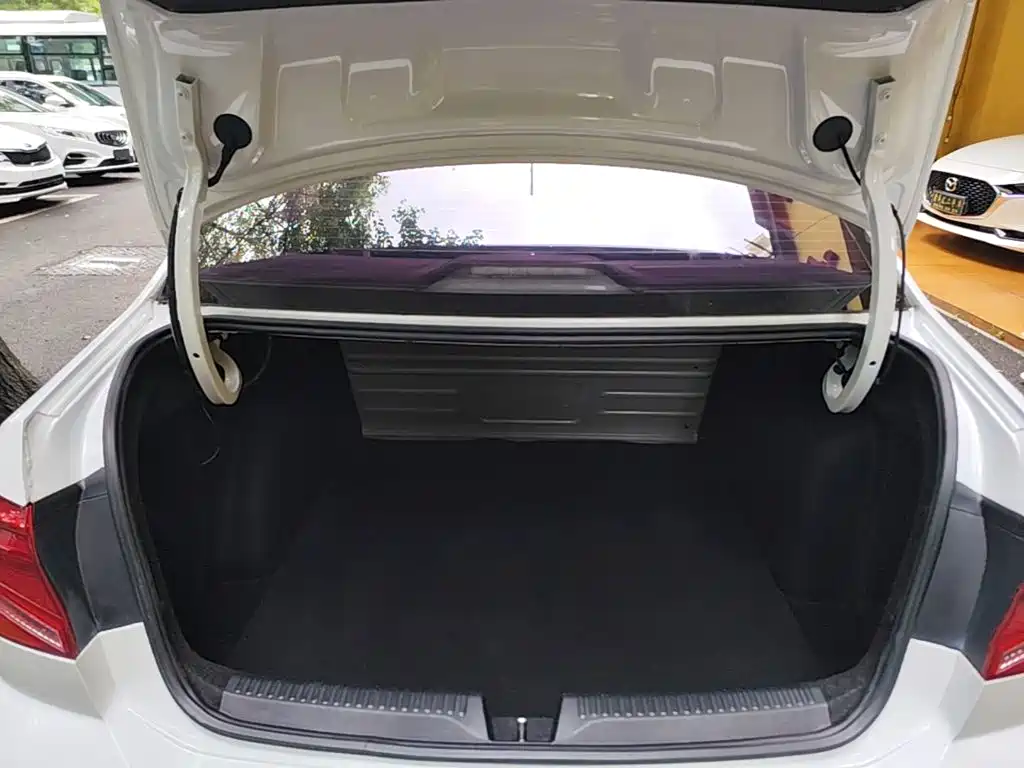 Volkswagen Jetta — миниатюра 19