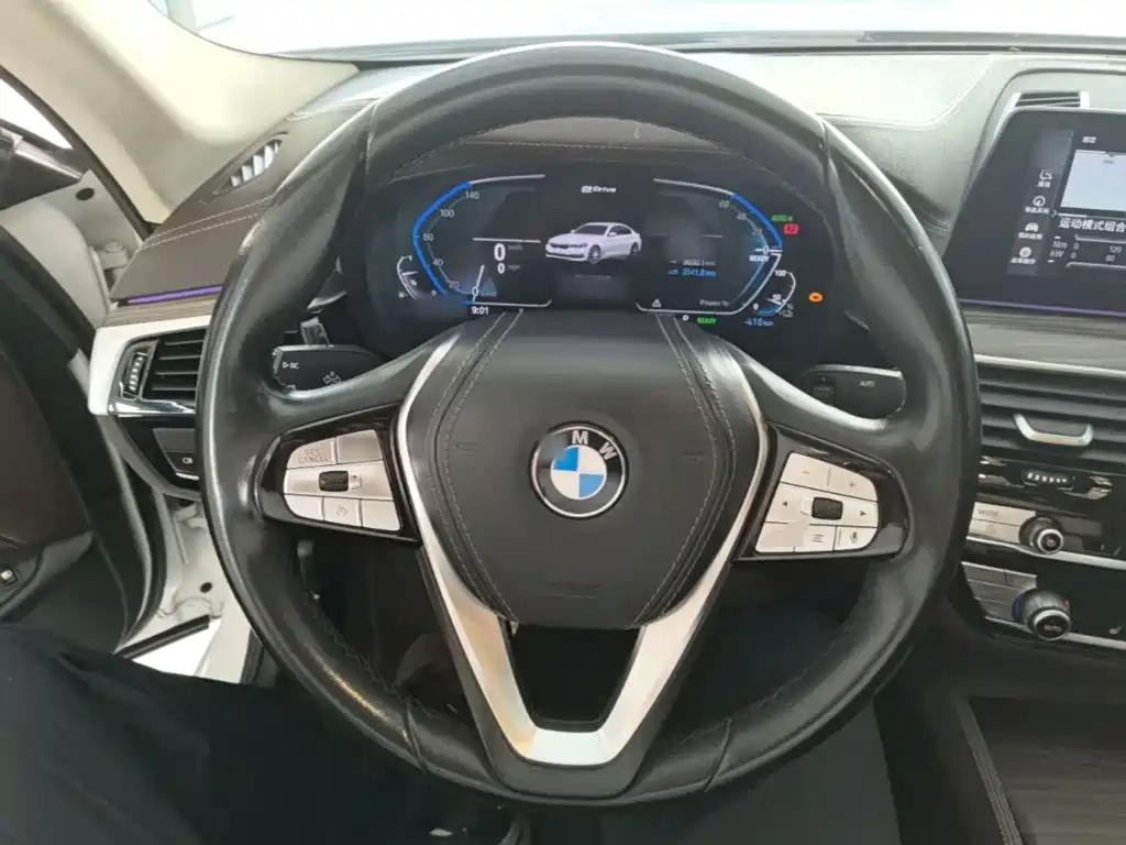 BMW 5 Series New Energy — миниатюра 11