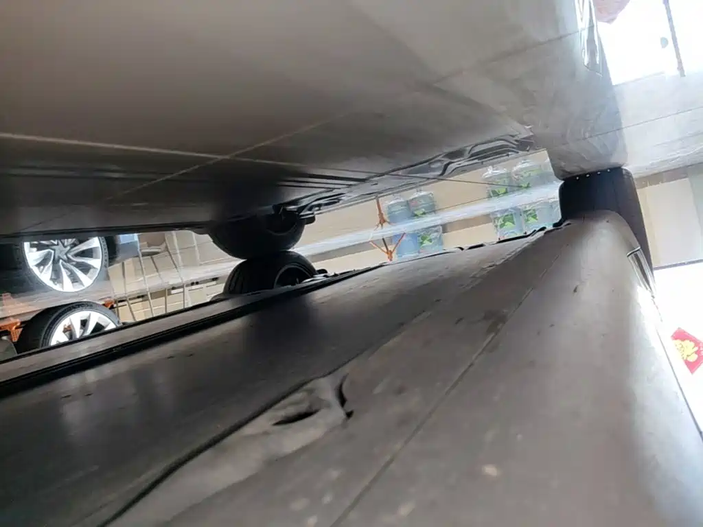Tesla Model Y — миниатюра 21
