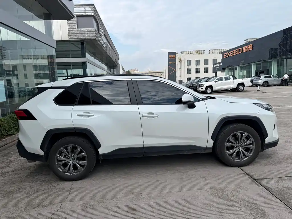 Toyota RAV4 — миниатюра 12