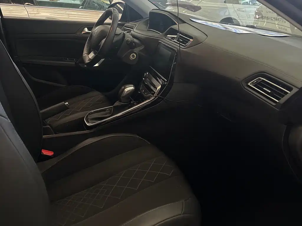 Peugeot 308 — миниатюра 12