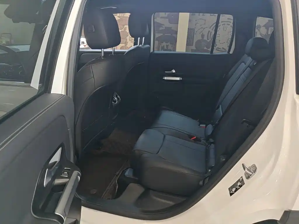 Mercedes-Benz GLB — миниатюра 17