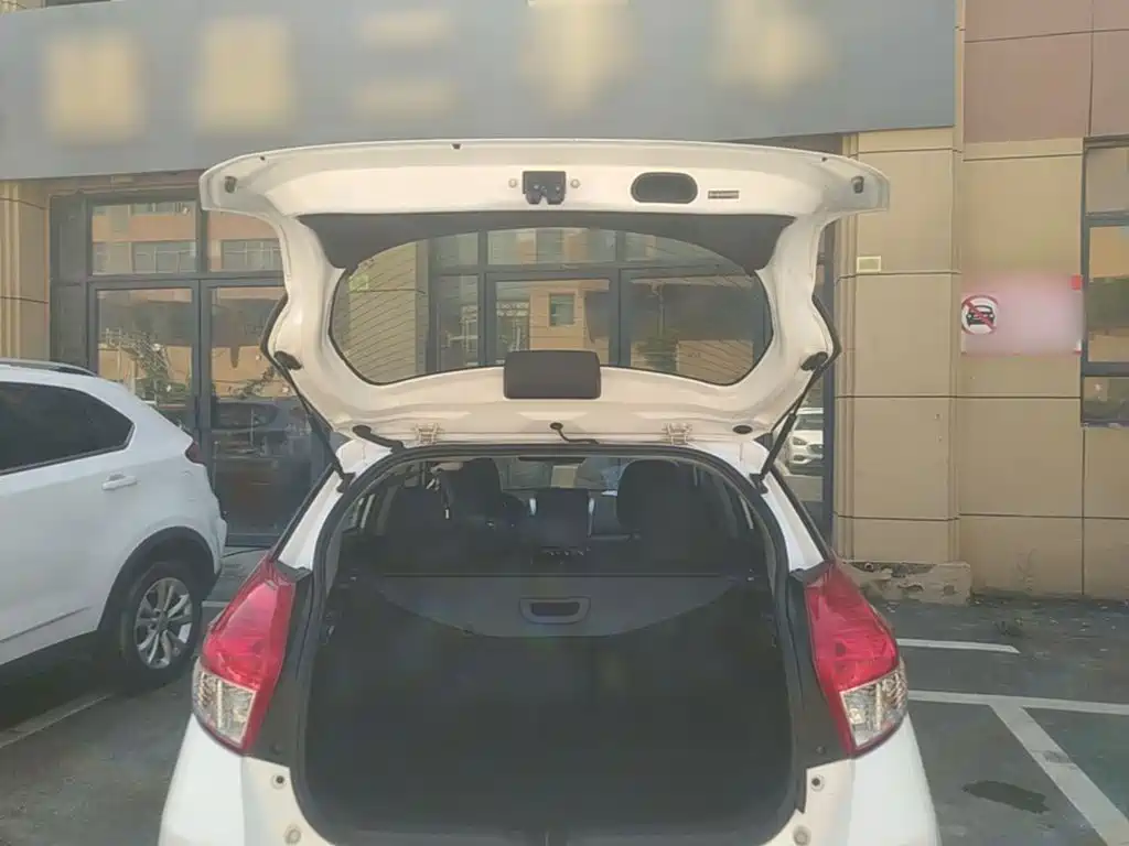 Toyota Yaris L — миниатюра 19