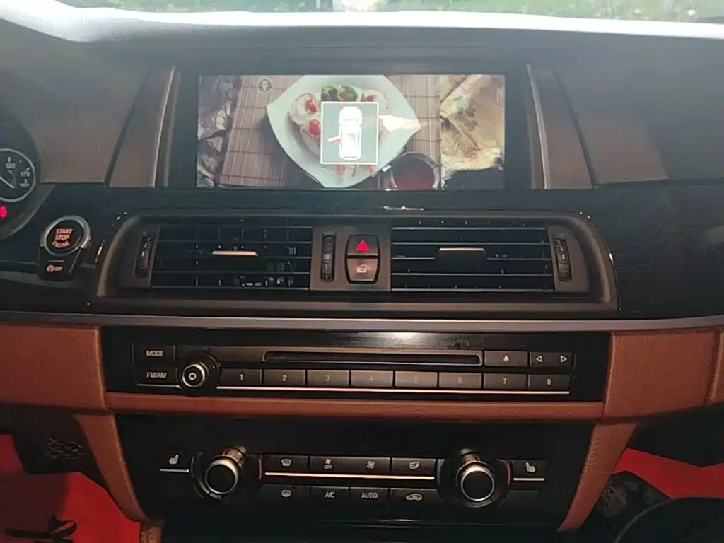 BMW 5 Series — миниатюра 13
