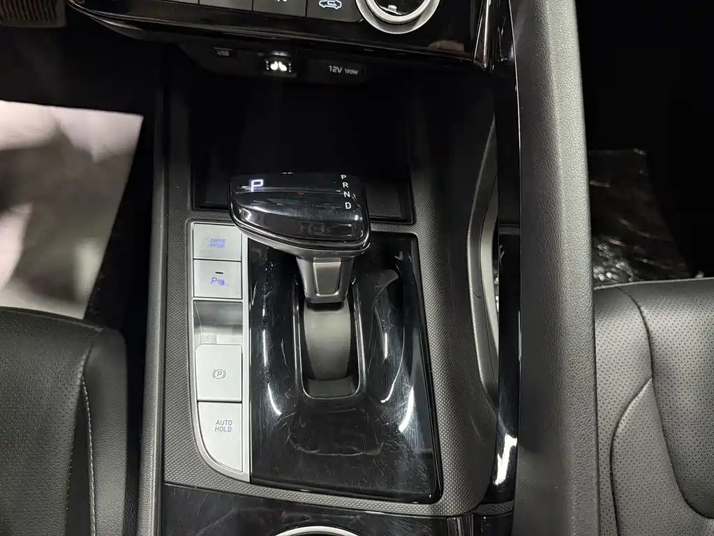 Hyundai Elantra — миниатюра 13
